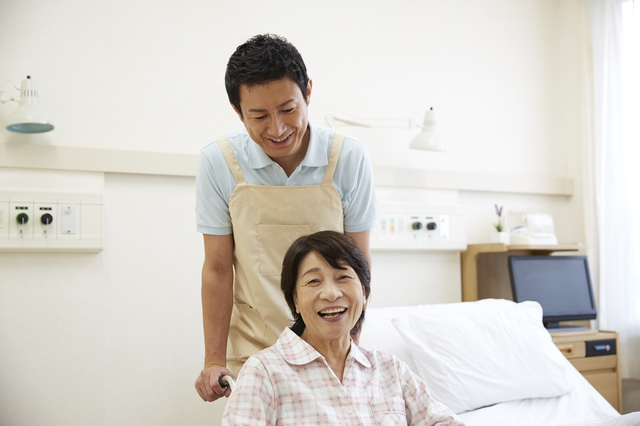 介護職に転職した男性のイメージ